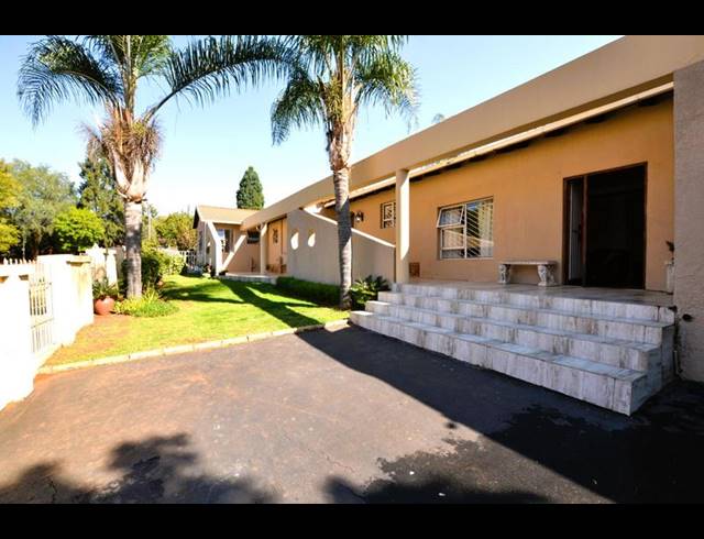 5 BEDROOM HOUSE FOR SALE IN HEUWELOORD